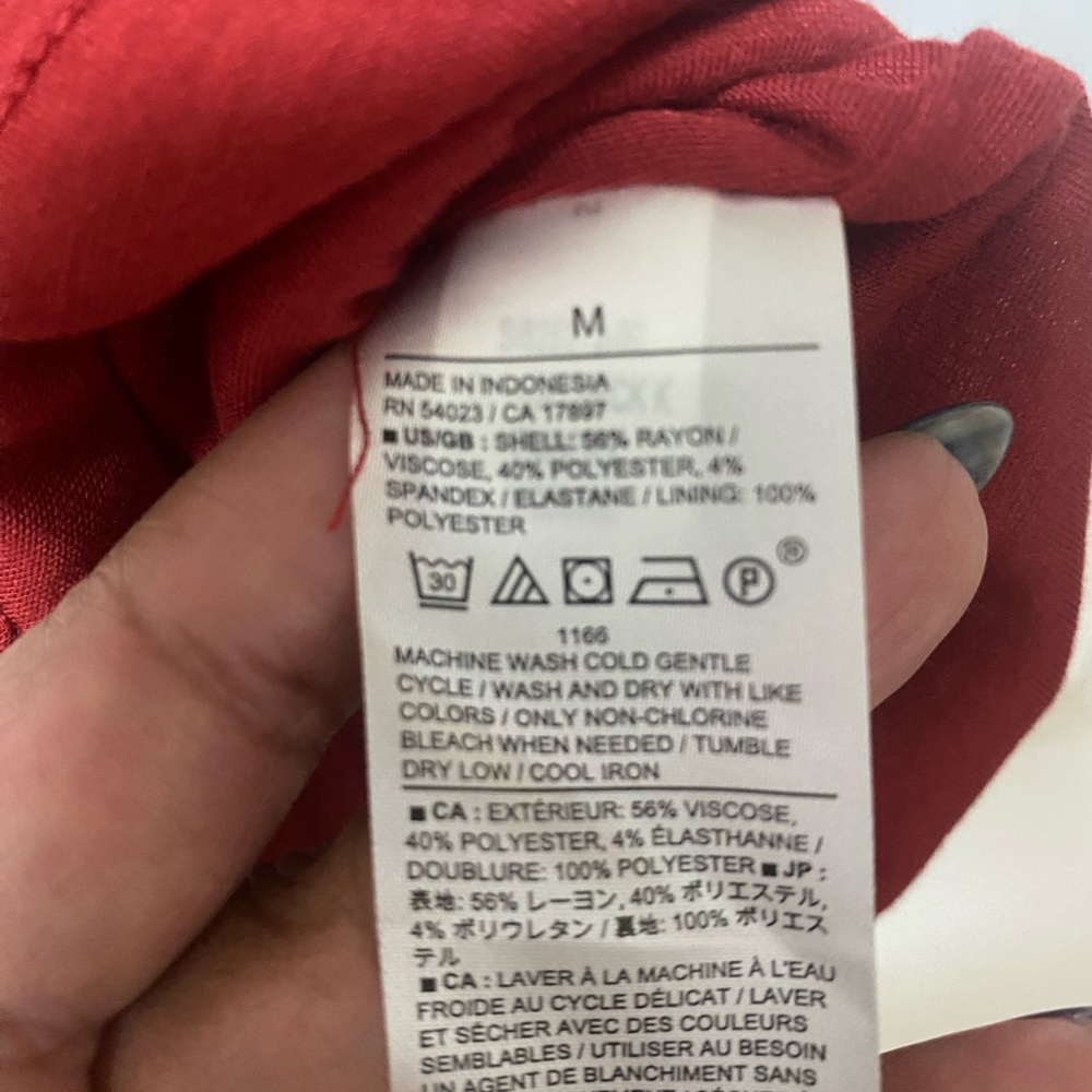 Elegant Red Sleeveless Dress - Picture 5 of 8